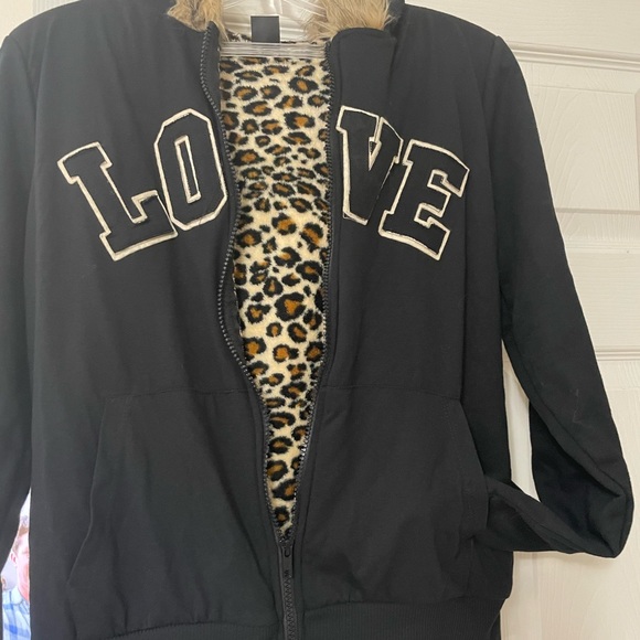 Live to be Spoiled, zip up “LOVE”jacket - Picture 4 of 15